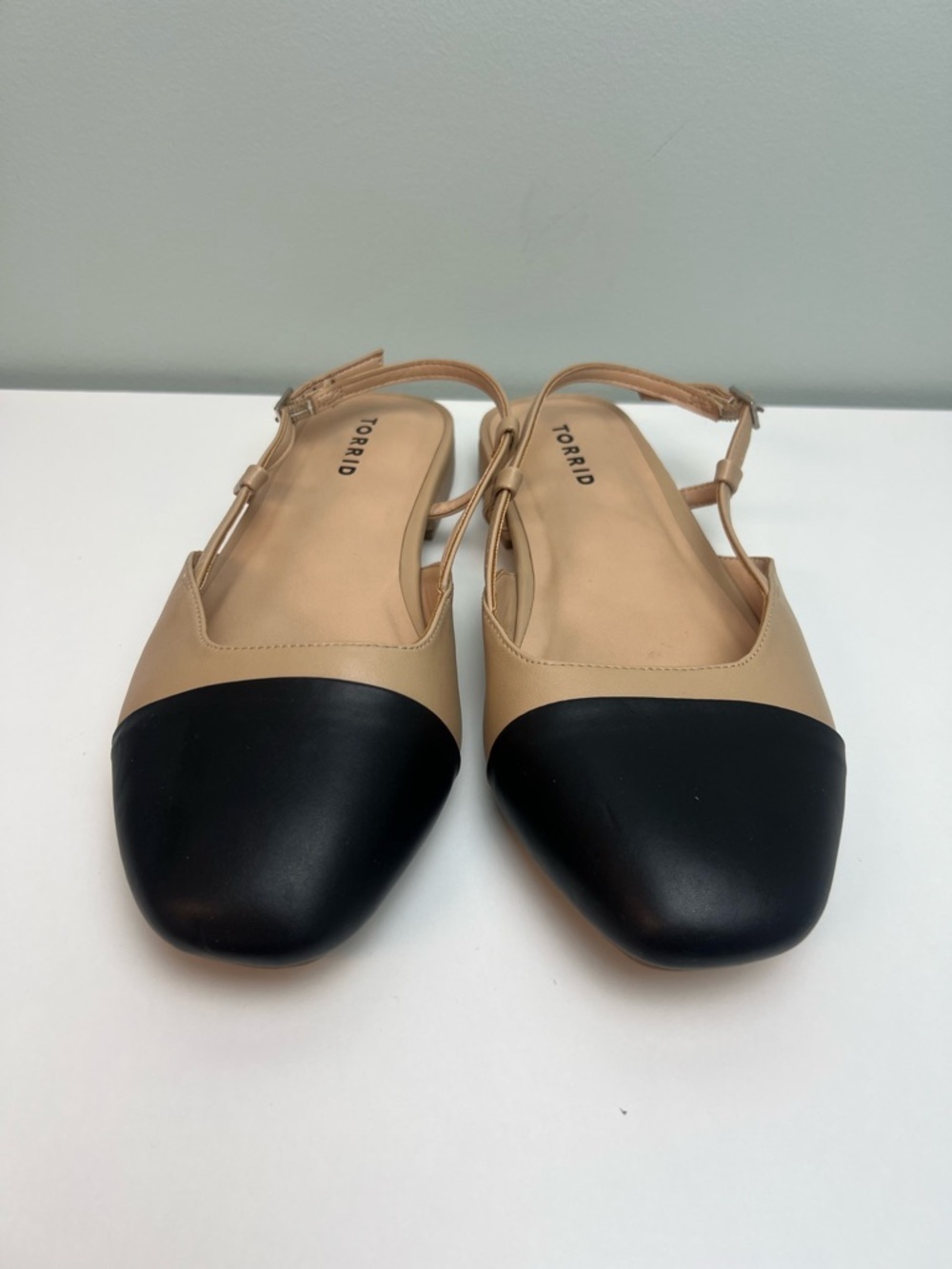 Torrid Womens Cap Toe Black Tan Slingback Closed Toe Flats Size 9 WW Wide - Picture 3 of 7
